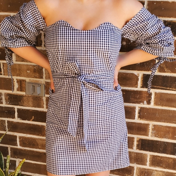 Off the shoulder Dress - Picture 2 of 3